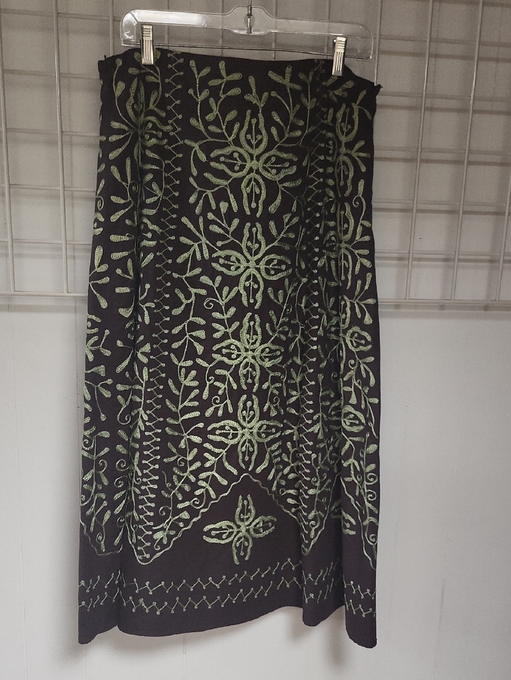 VTG PARISIAN SIGNATURE Brown Maxi Skirt with Green Embroidered Motif, Size 12